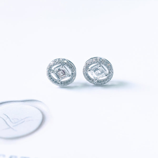 64Facets Earrings with Kite-Shaped Step-Cut Diamonds