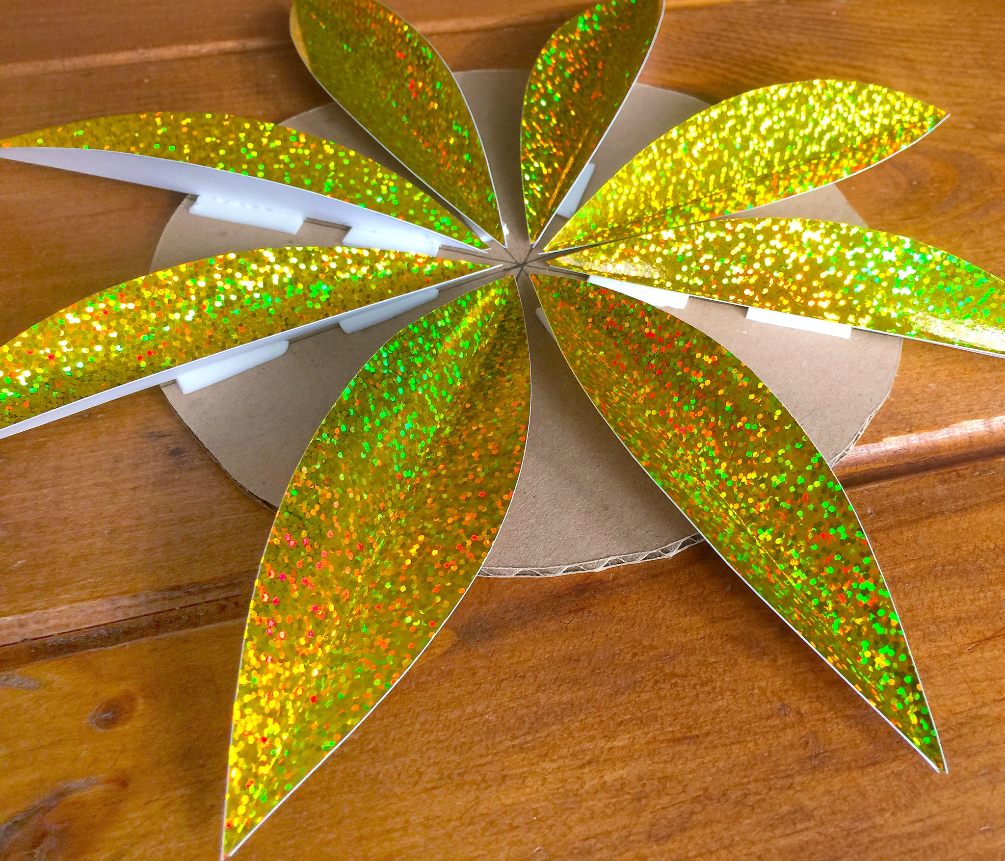 How to make a DIY Christmas tree sparkle star paper tree topper.