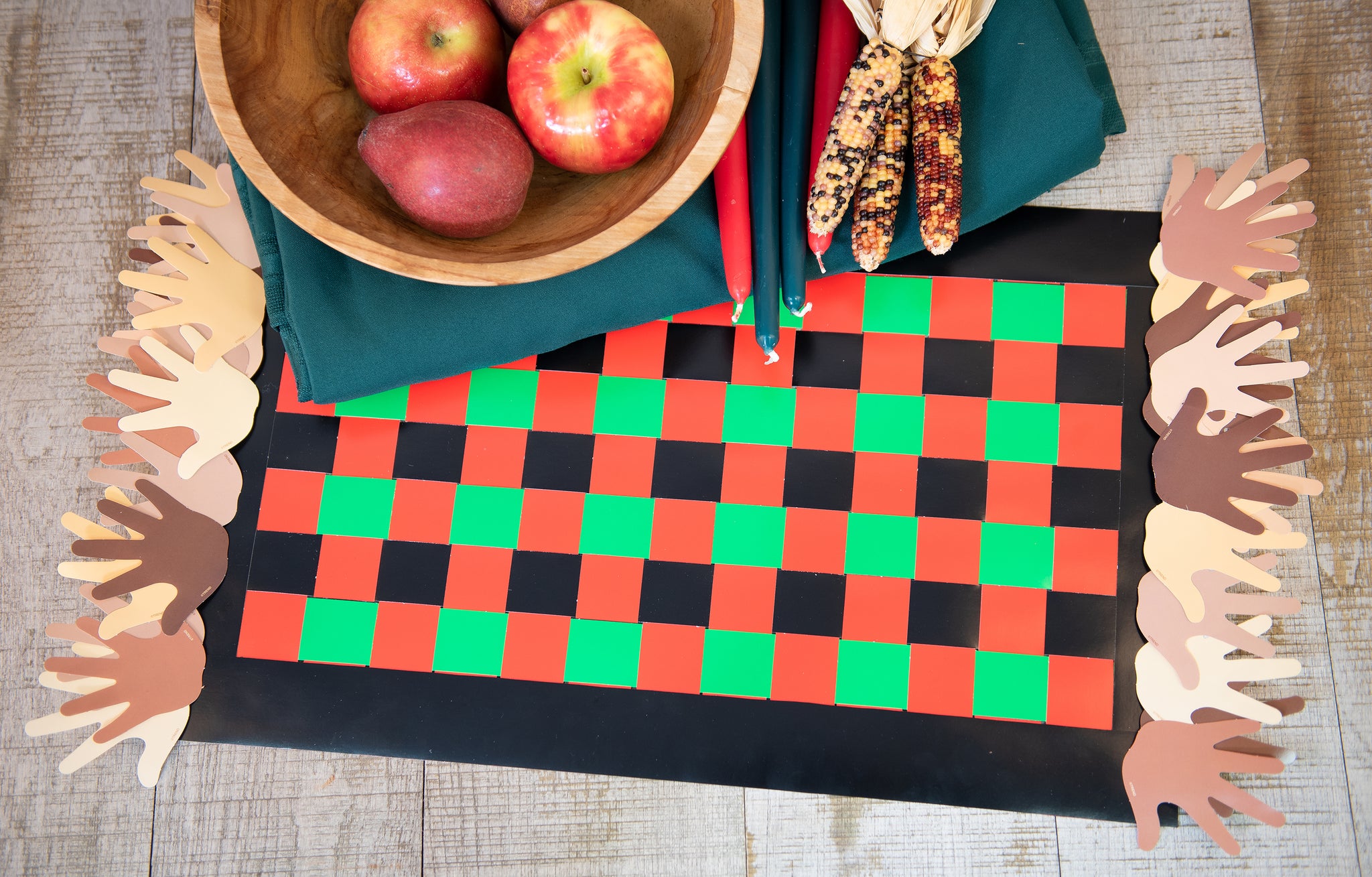 Easy Kwanzaa crafts for kids mkeka mat woven paper