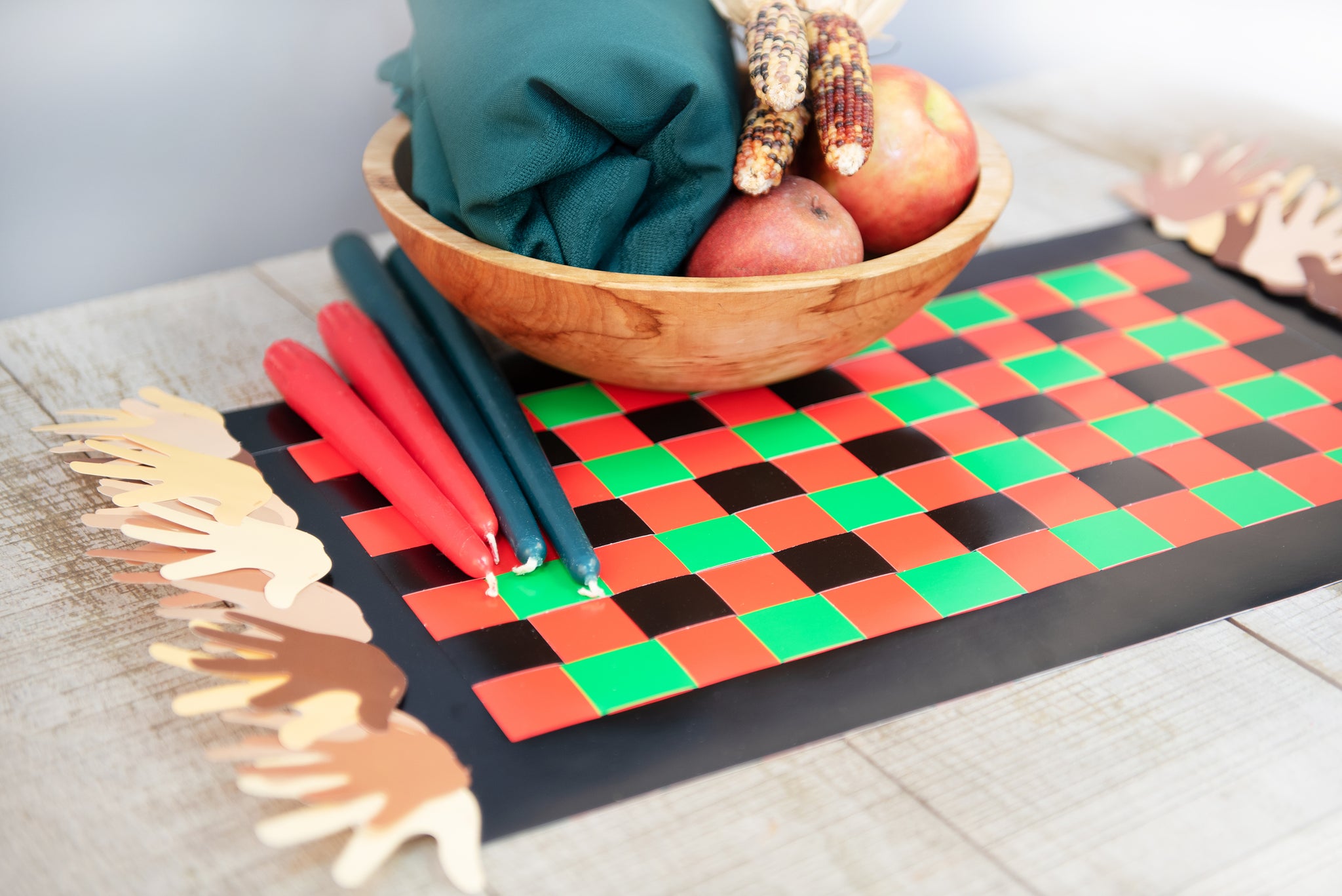 Easy Kwanzaa crafts for kids mkeka mat woven paper