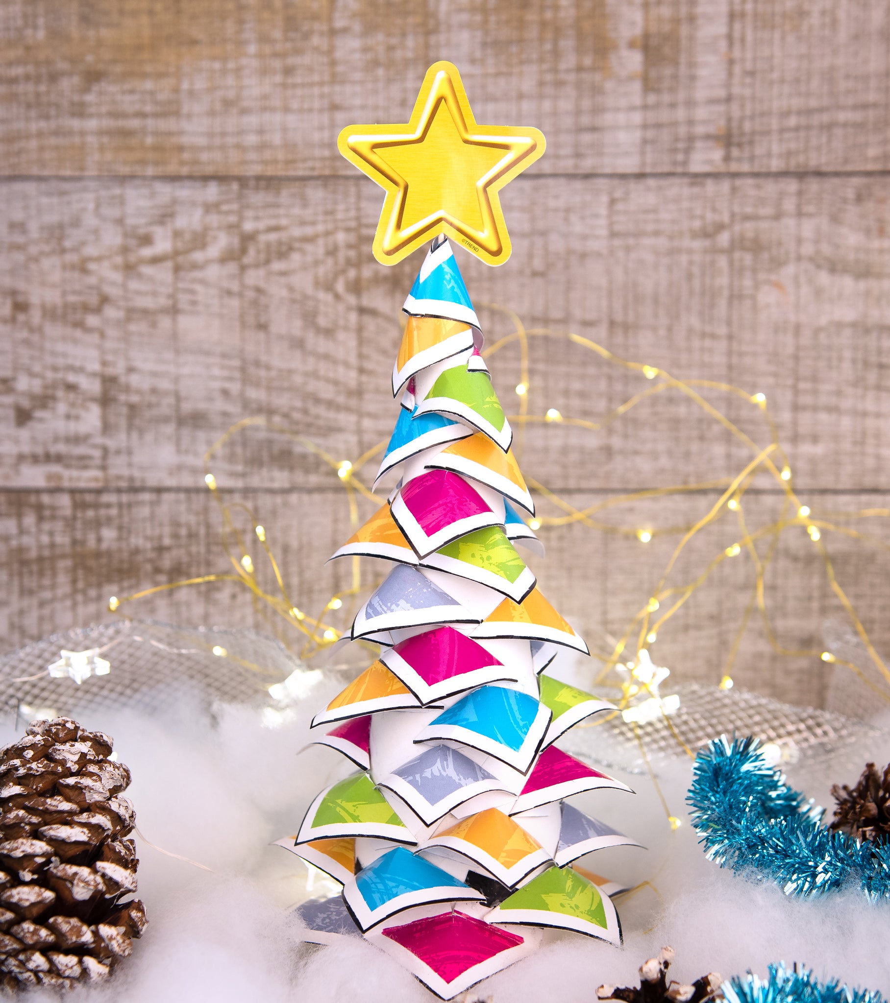 Tabletop paper Christmas trees decoration DIY project