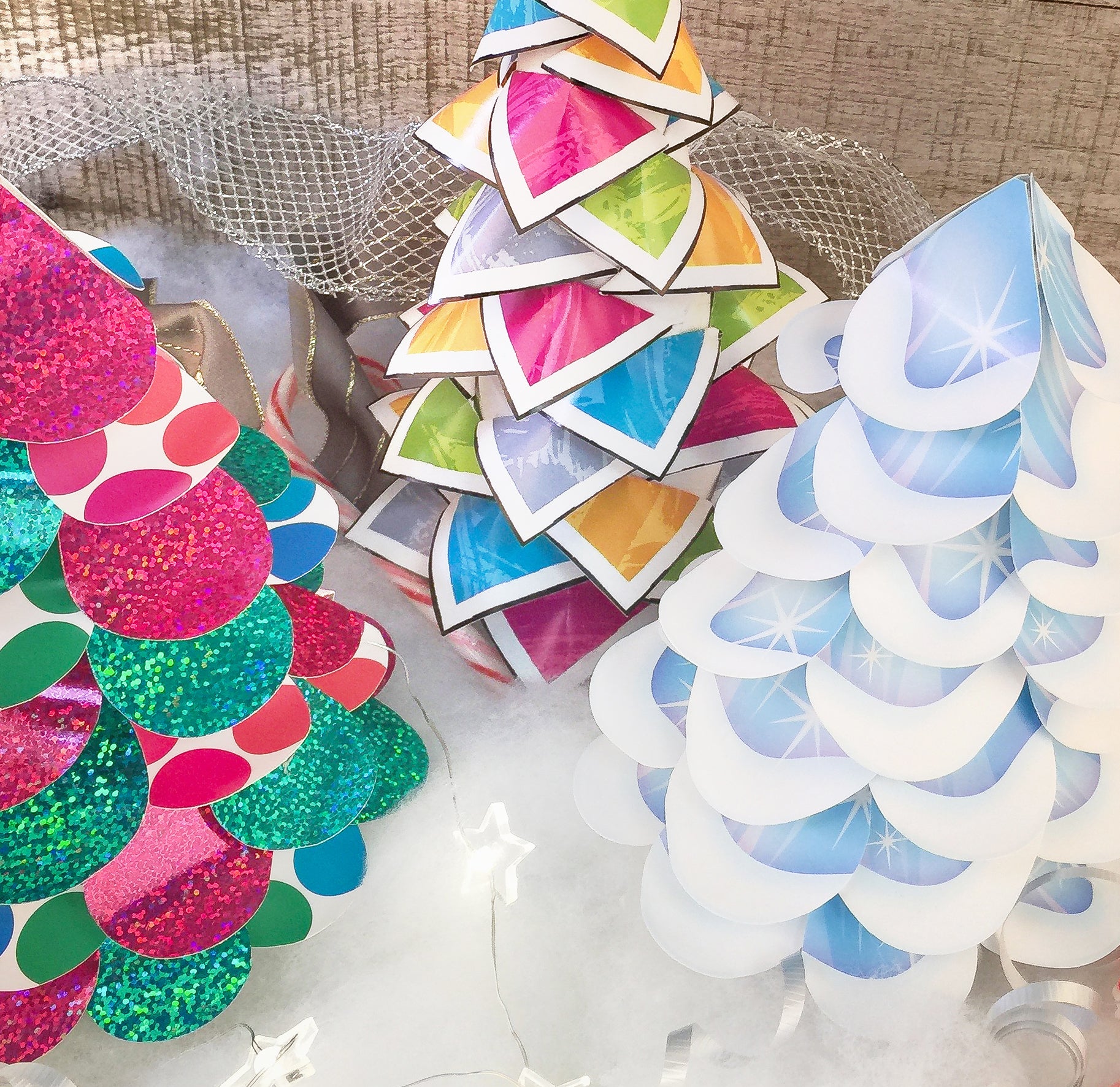 Tabletop paper Christmas trees decoration DIY project