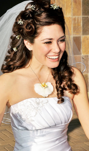 Wear Fresh Flower Jewelry for your Wedding with Fleurings by Samantha Lockwood