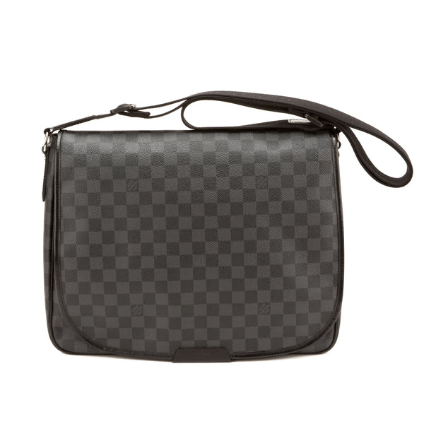 Louis Vuitton Damier Graphite Daniel GM Messenger Bag (Authentic Pre O - 2173004 | LuxeDH