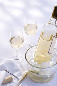 To Chill or Not to Chill? White Wine’s Ideal Temperature
            