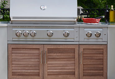 Outdoor Kitchens and Grills