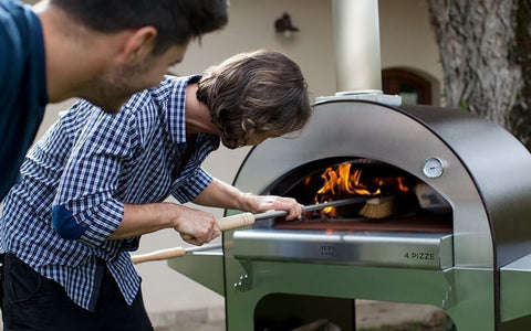 The ALFA 4 PIZZE Wood Fired Outdoor Pizza Oven allows to cook 4 pizzas at a time, a real party pleaser!
