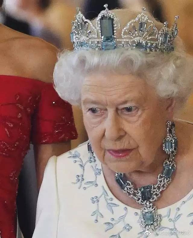 queen elizabeths crowns and tiaras