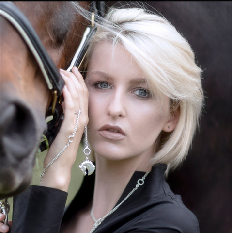 Blonde model with silver farah necklace and horse