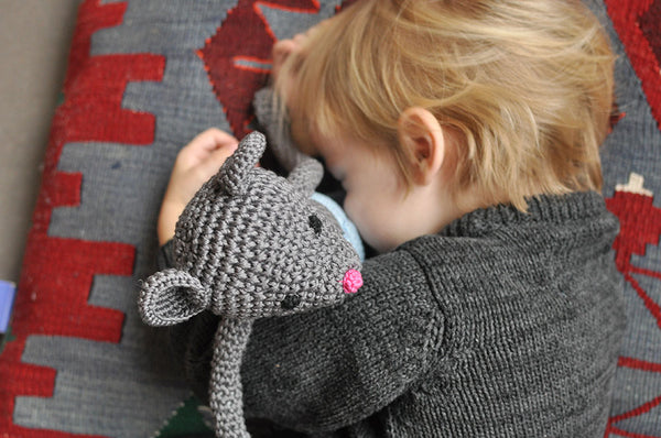 Crochet Dorian Gray Mouse Babyccino - leggybuddy