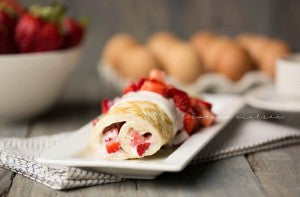 STRAWBERRIES & CREAM PANCAKE ROLL UPS