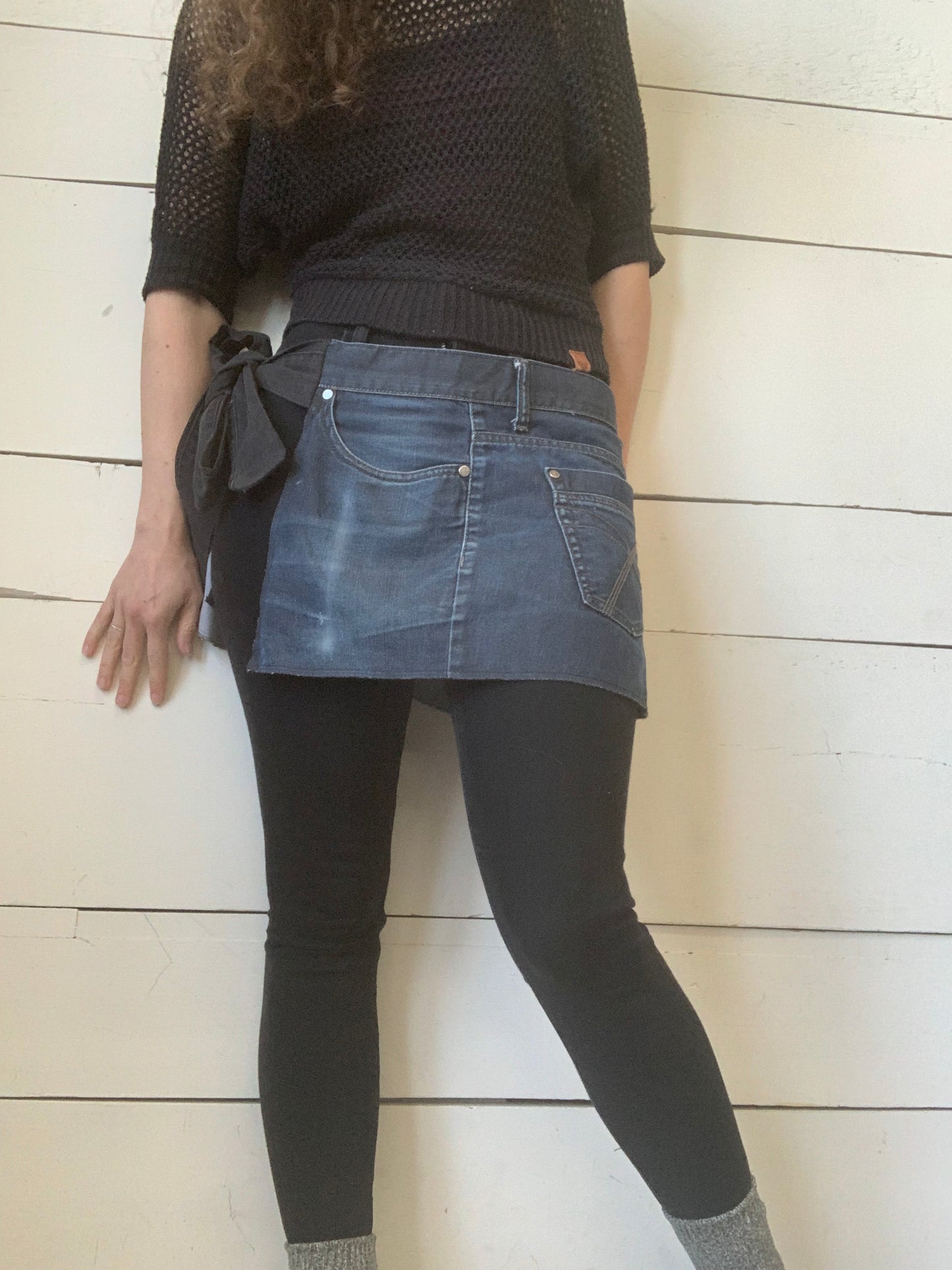 DARK JEANS APRON
