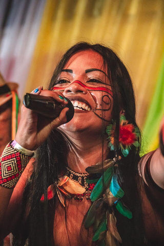 Weena Tikuna, Cantora Indígena