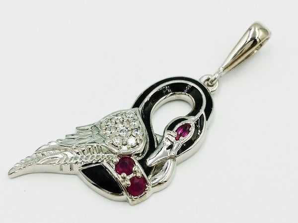 pendentif cygne en or blanc, rubis et diamants