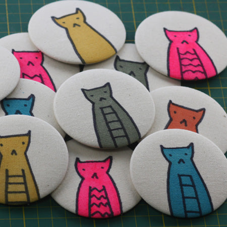 Making Canvas Buttons, button painting
