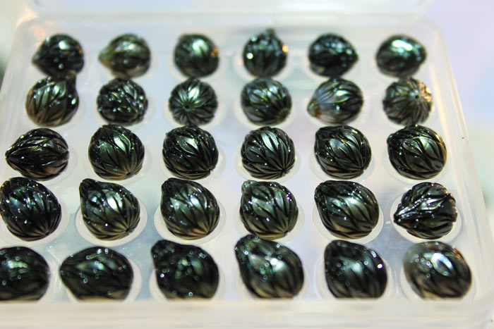 fascinating patterns on the Galatea pearls