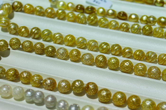 beautiful carved patterns on the gold pearls