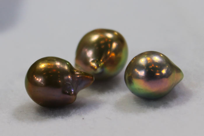 bead-nucleated pearls with striking colors