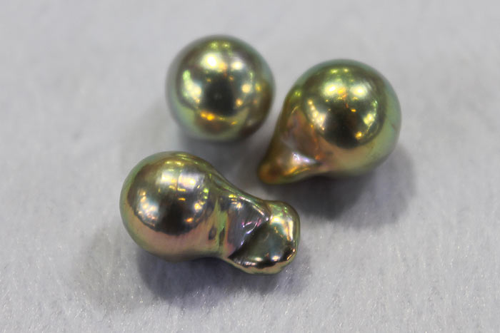 golden metallic pearls from Heng Mei