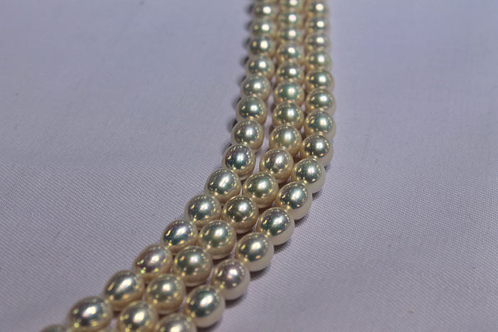 golden pearls with metallic luster