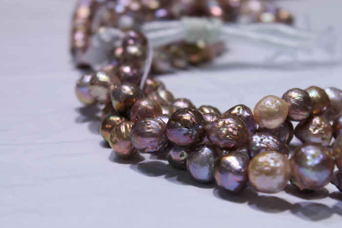 freshwater pearls with Kasumi-like ripple pearls