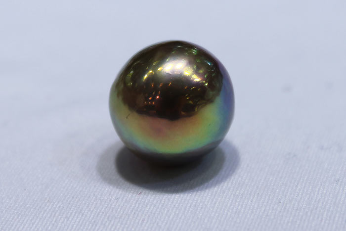 a single dark colored Edison pearl