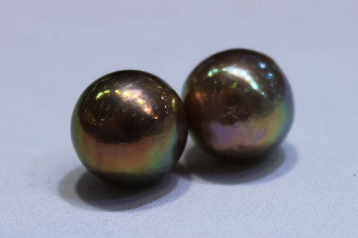 close up of the pair of Edison pearls