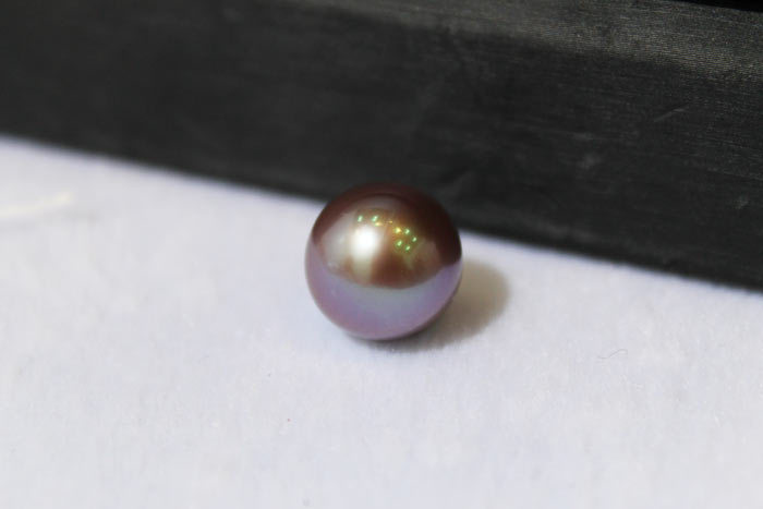 single pearl for a pendant