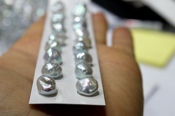 metallic keshi pearls in pairs