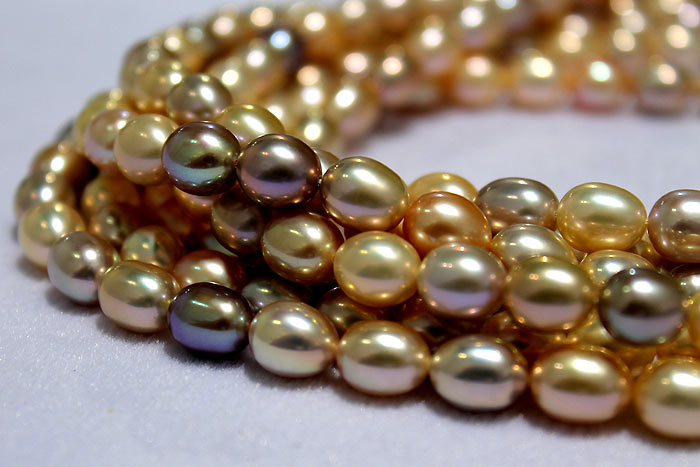 drop pearls with indescribable colors