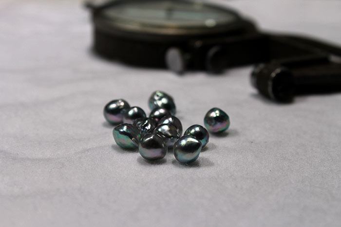 another shot of the dark colored Akoya pearls