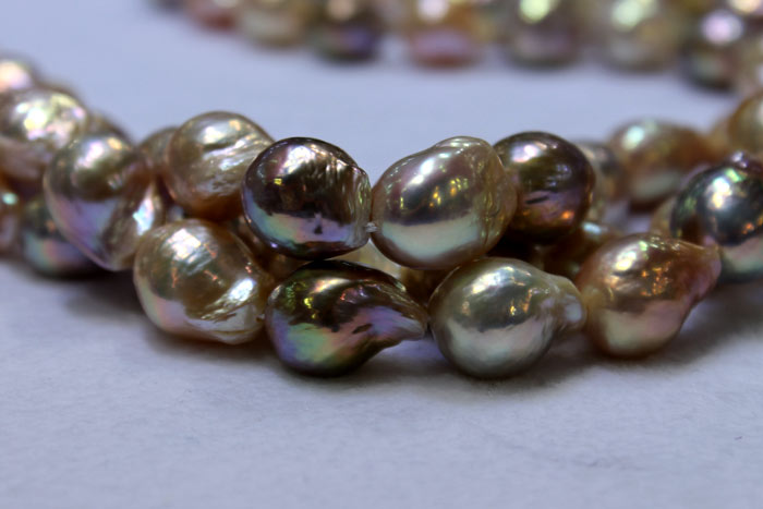 a combination of light and dark colored pearls