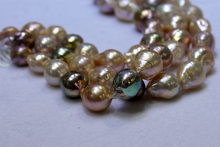 ripple pearls with different colored overtones
