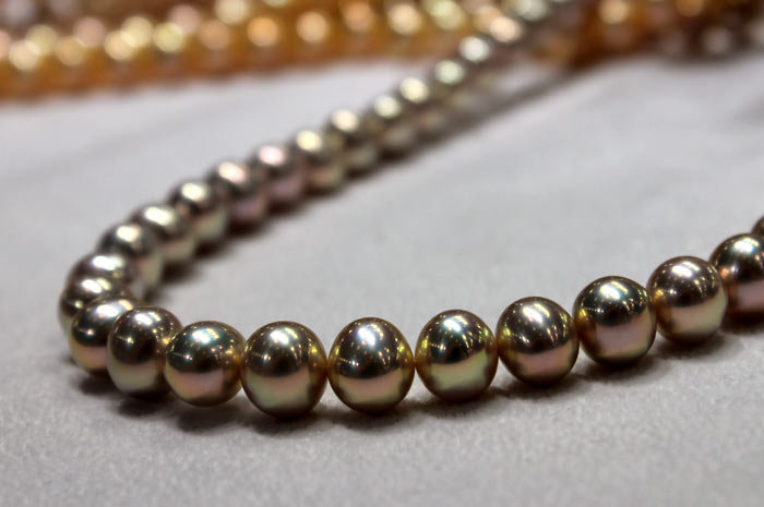 a freshwater metallic pearl strand
