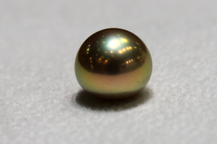a single metallic pearl