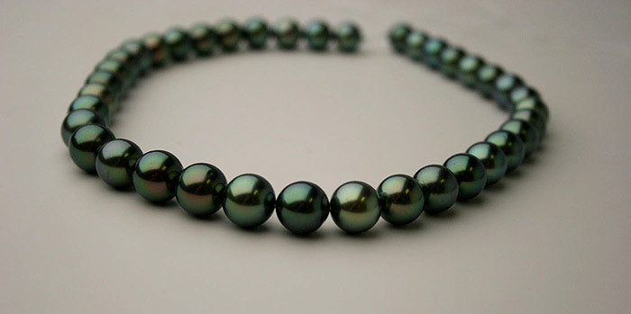 dark green Tahitian pearl necklace