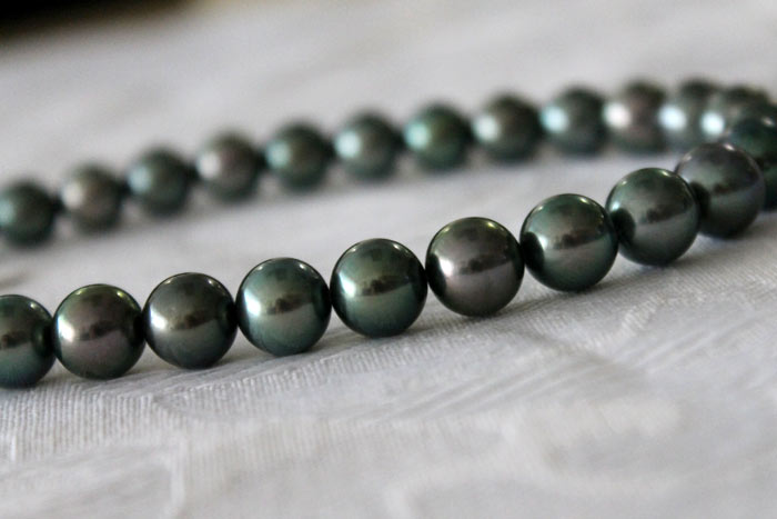 fancy forest green Tahitian pearl necklace