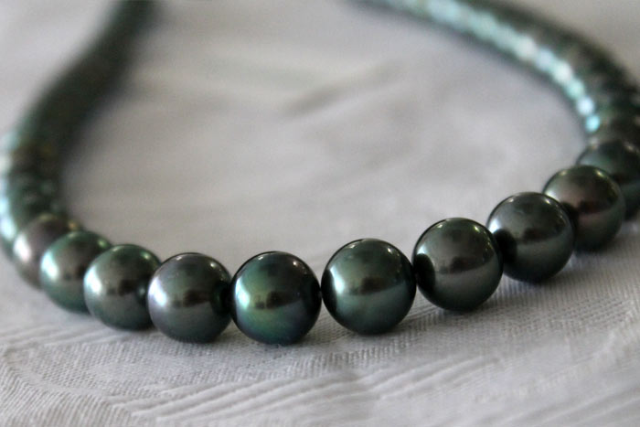 forest green Tahitian pearls