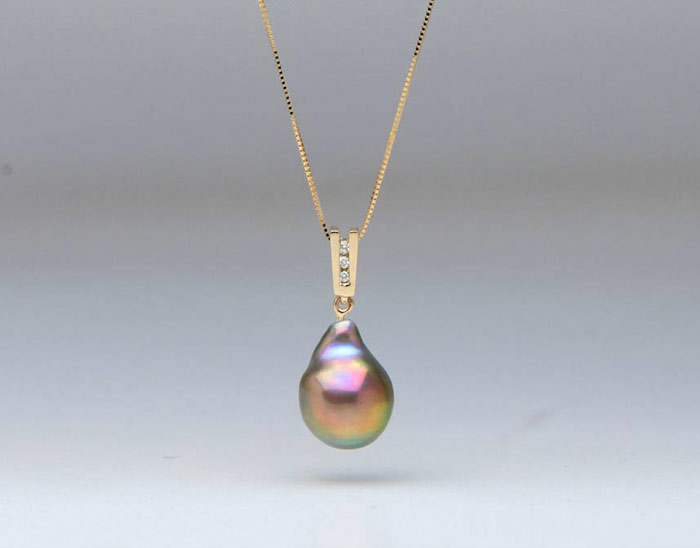 single dark-colored fireball pearl pendant