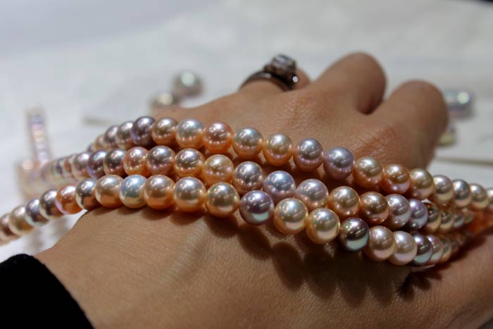 ropes of metallic pearls