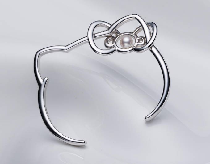 hello kitty sterling silver bangle with akoya pearl