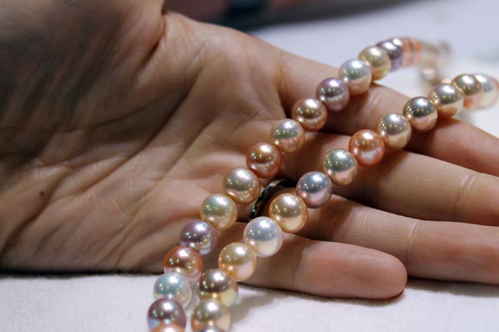 pearls with different colors and metallic luster