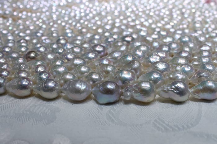 a cluster of metallic white ripple pearls