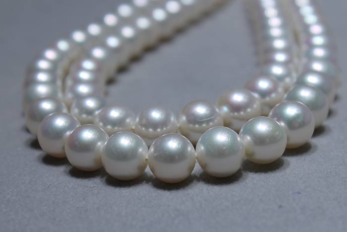 white metallic pearl strands