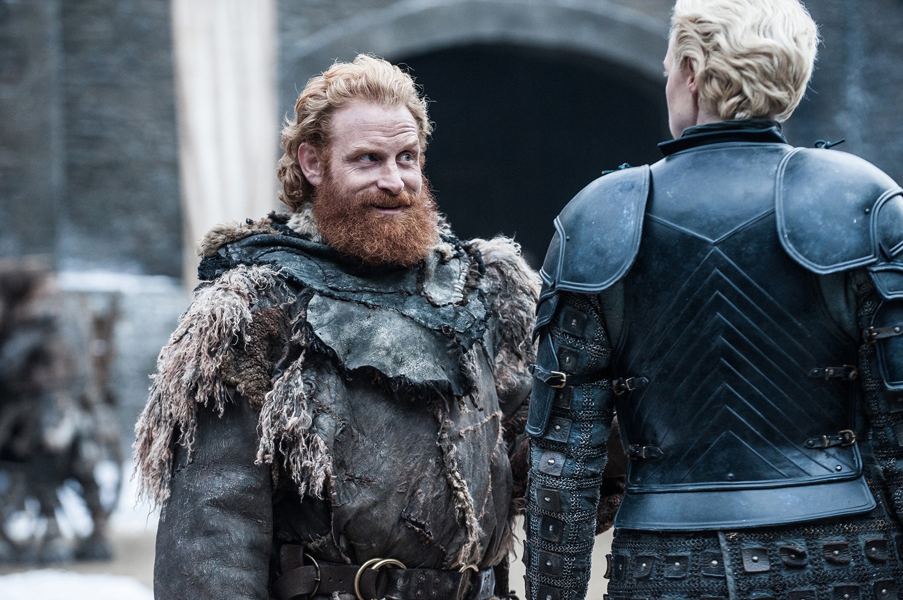 Tormund stands in front of Brienne of Tarth in the courtyard of Winterfell.