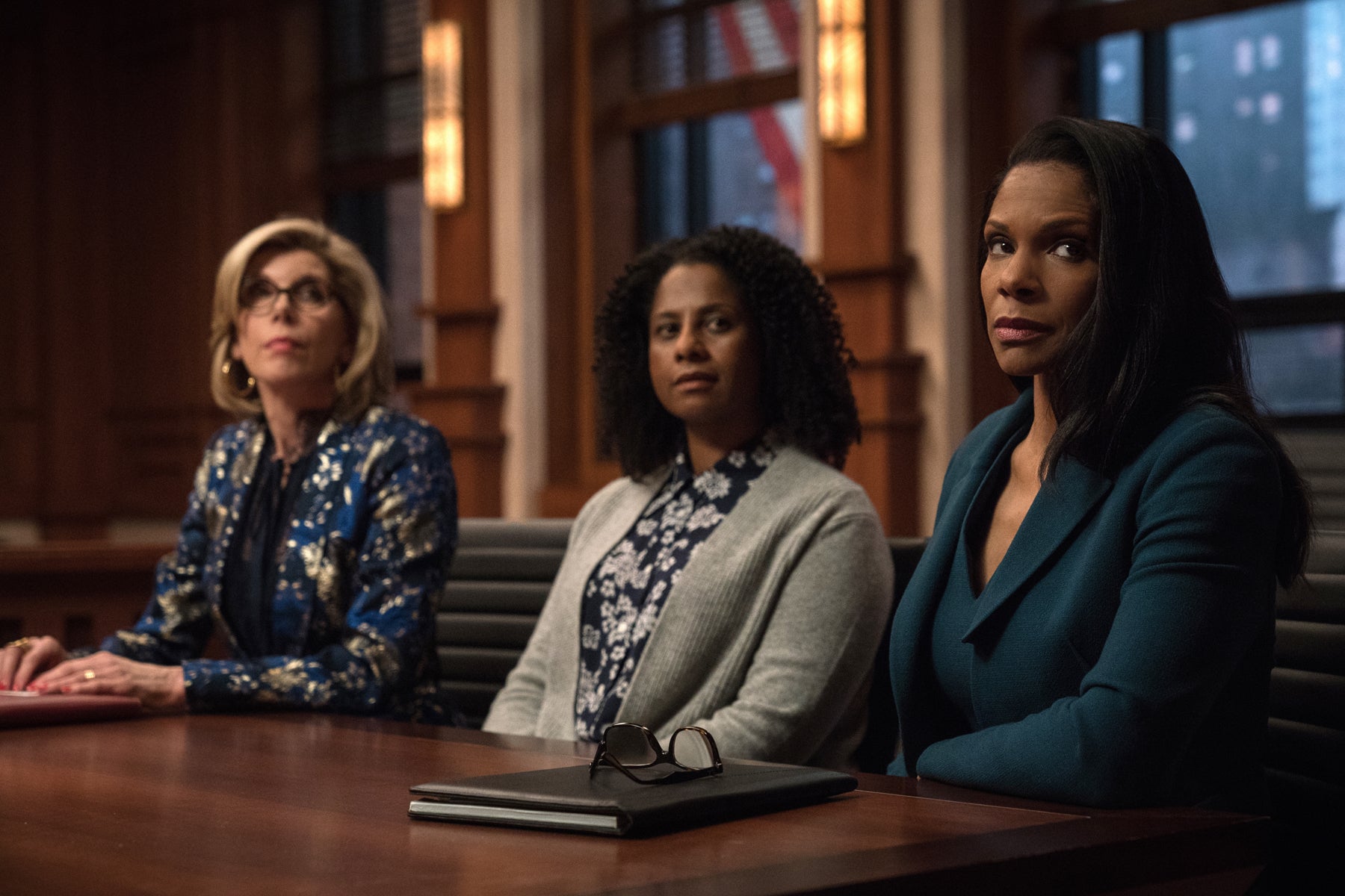 Diane and Liz sit with their client in court. All three women are serving some serious side eye.