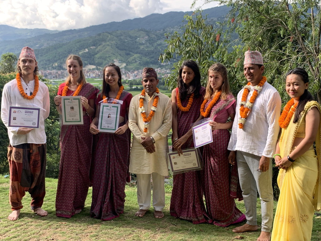 guide formation prof yoga Retour d'expérience népal cérémonie tenue traditonnelle inde yoga alliance