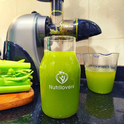 Frisch gepresster Selleriesaft nach Anthony William Green-Press Horizontaler Slow Juicer Nutrilovers