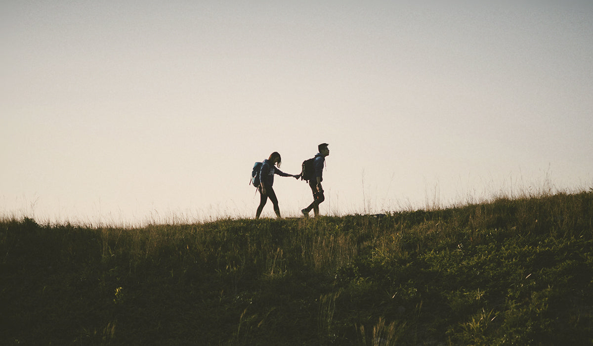Healthy and Active Date Ideas - Take a Hike  | Hot Vita