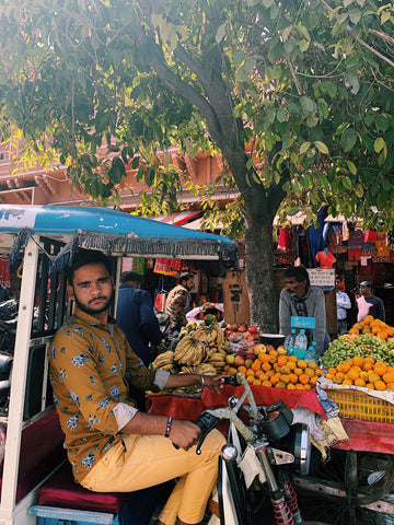 man driving a rickshaw in jaipur india